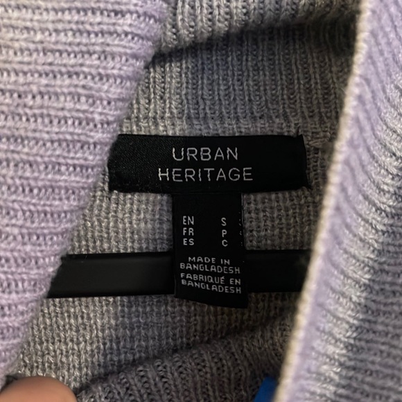 Super comfy sweater Size Small - Picture 3 of 3